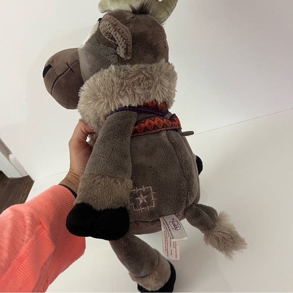 Scentsy x Disney - Sven the Reindeer from Frozen - Anna and Elsa Movie & Scent - Picture 5 of 11